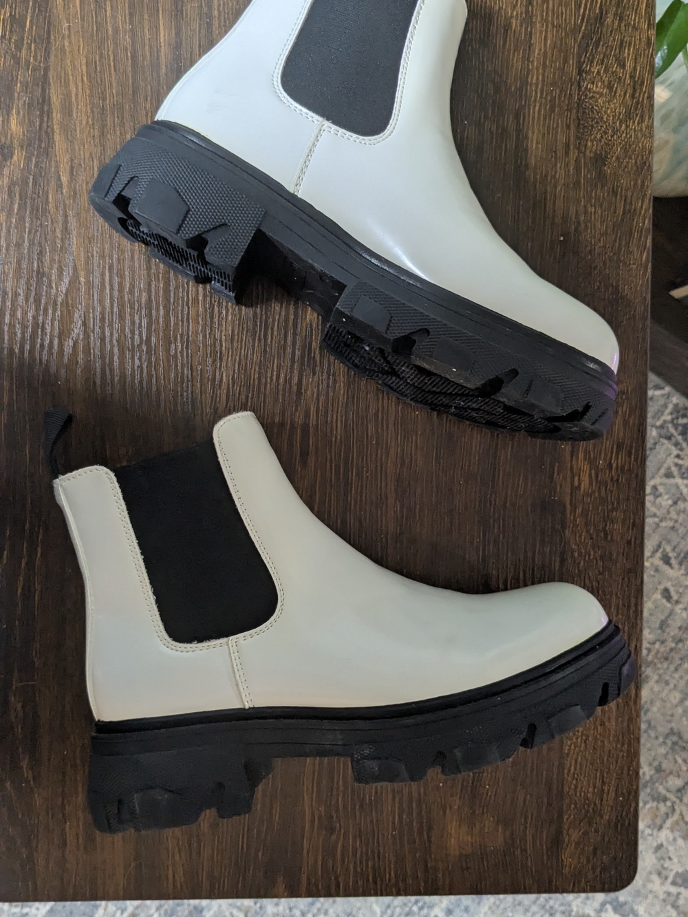 Women's White Patent Platform Chelsea Boots with Chunky Lug Sole-size 6.5